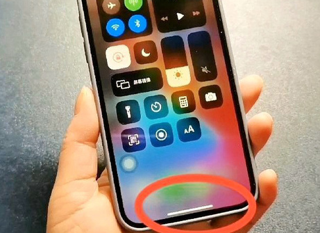 威信苹威信果维修站分享如何使用iPhone下方横线进行应用切换